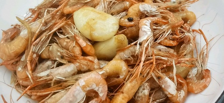 蒜炒河虾，简单入味的做法