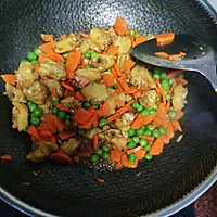 豌豆萝卜鸡肉焖饭的做法图解4
