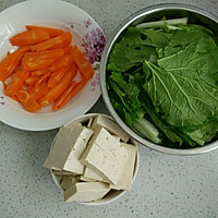 小白菜炖豆腐的做法图解1