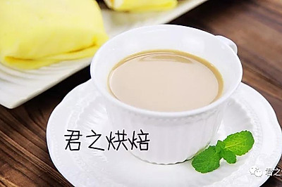 最简单的港式奶茶怎么做？四个步骤就搞定。