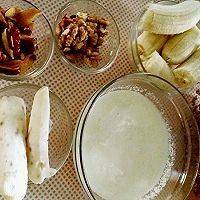 香蕉核桃红枣酸奶昔十#健身修复食谱#的做法图解1