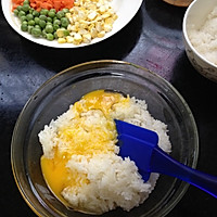 家常——蛋炒饭（正宗的炒饭）的做法图解2