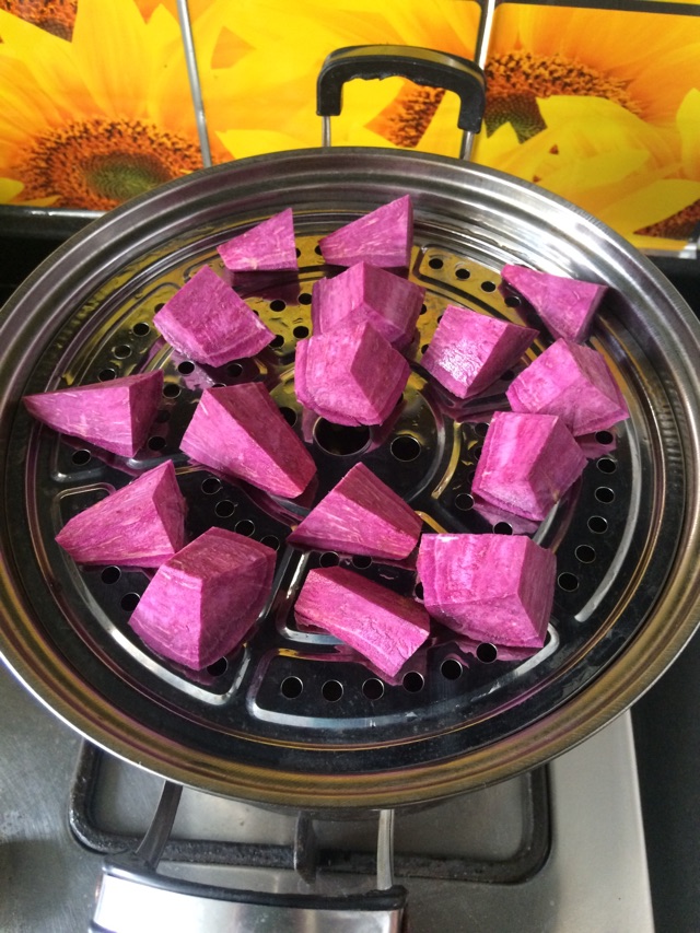 富贵花开（紫薯馒头）的做法图解1
