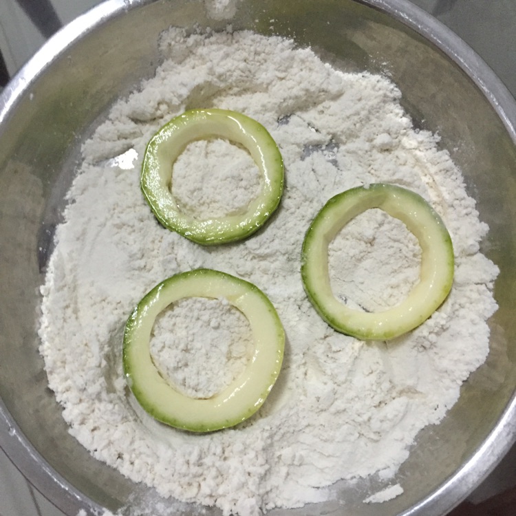 韩式西葫芦牛肉饼的做法图解3