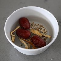 #流感季饮食攻略#清甜润燥的暖暖甜汤～薏仁陈皮雪梨汤的做法图解2