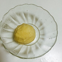 酥到掉渣的美味“蛋黄酥”的做法图解3