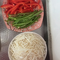 素炒茭白三丝的做法图解1