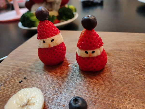 草莓香蕉圣诞老人图片