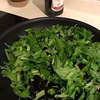 香芹木耳豆干炒杂粮饭的做法图解4