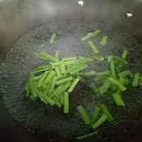 芹菜炝拌花生米的做法图解5
