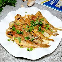 #鲜到鲜得，月满中秋，沉鱼落宴#锅塌小黄花鱼的做法图解9