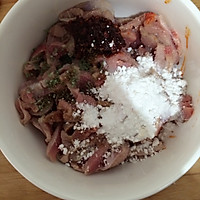 鸡胗炒泡菜的做法图解2