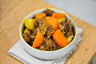 电饭煲牛肉炖土豆胡萝卜