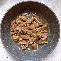 中秋家宴之香菜梗炒牛肉的做法图解4