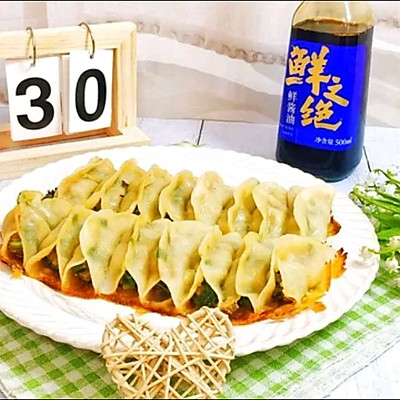 比饺子还简单好吃的鲜肉韭菜锅贴