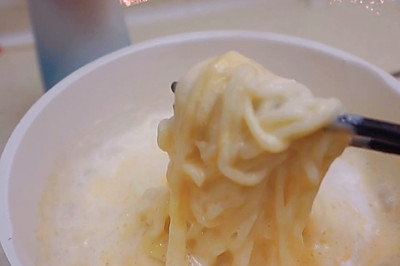 芝士牛奶拉面，烤肠