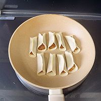 让人垂涎欲滴的牛肉锅贴的做法图解3