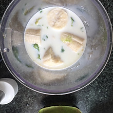牛油果香蕉奶昔--简单早餐必备饮品