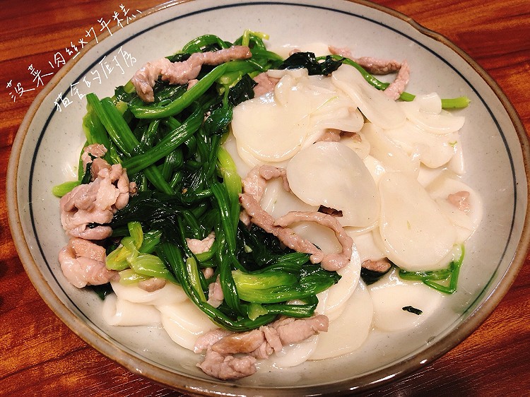 菠菜肉丝炒年糕的做法