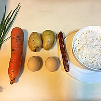 胡萝卜土豆鸡蛋腊肠炒饭的做法图解1
