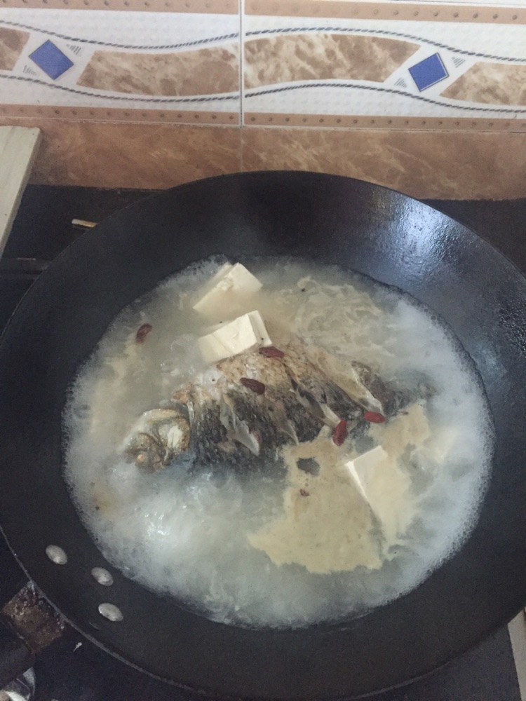 鲫鱼豆腐汤的做法图解5
