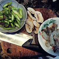 #夏日撩人滋味#清爽芦笋口蘑虾仁的做法图解1