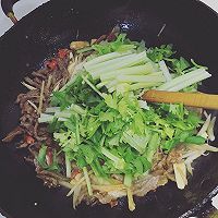 芹菜炒牛肉丝的做法图解6