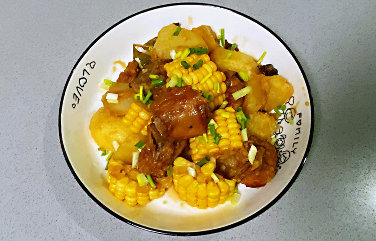 【孕妇食谱】玉米烧排骨，排骨软烂入味，土豆粉糯绵软的做法