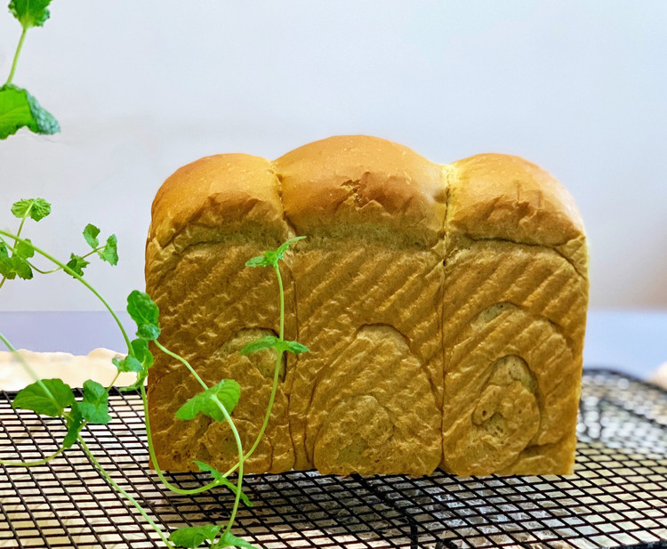 炎炎夏日一抹绿～港式抹茶吐司的做法