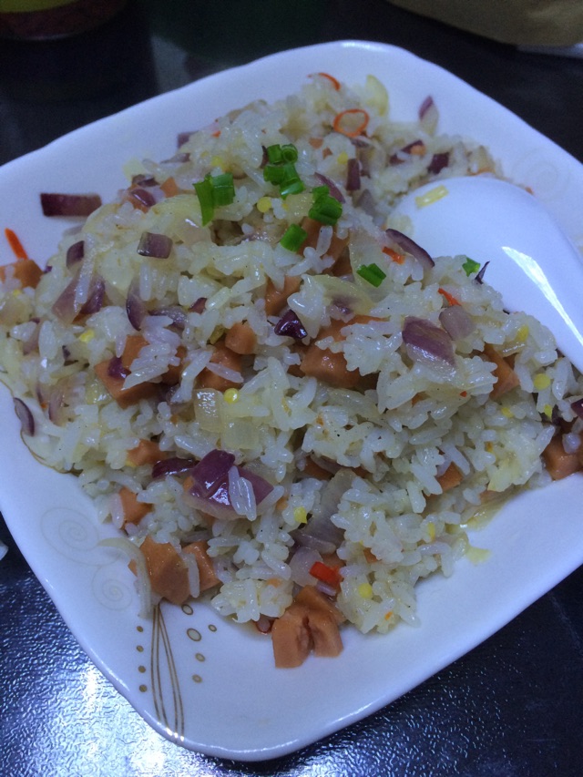 洋葱火腿炒饭的做法