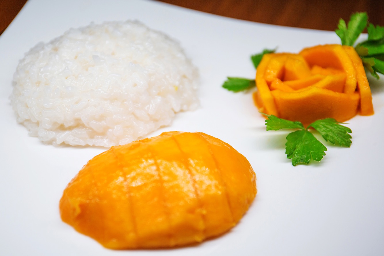 Thai mango glutinous rice