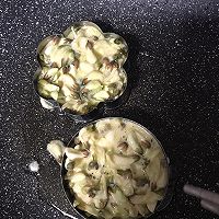 槐花鸡蛋饼的做法图解7