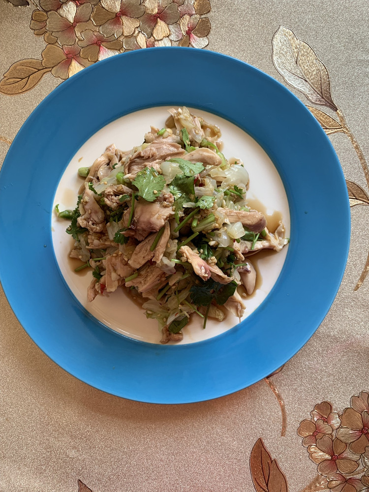 圆白菜拌鸡腿肉的做法