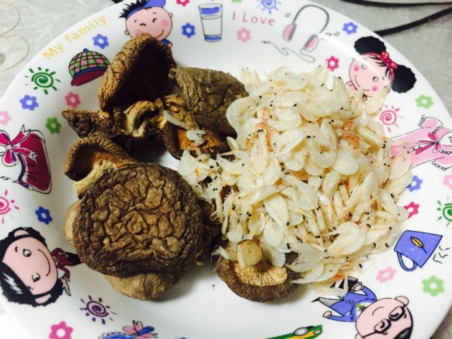 自己做味精（香菇虾皮粉）的做法图解1