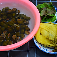 酸菜田螺煲的做法图解1