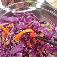 美味营养美容减肥凉拌菜——紫甘蓝