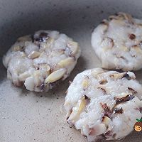 宝宝辅食：香菇鳕鱼饼的做法图解7