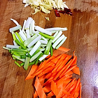 杏鲍菇炒火腿肠的做法图解3