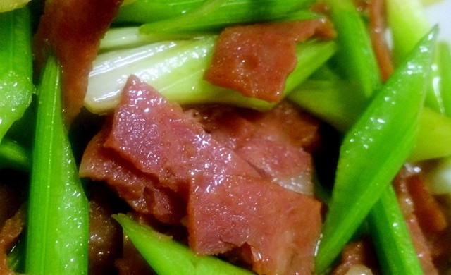 培根烧芹菜