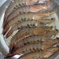 蒜蓉粉丝开边虾的做法图解2
