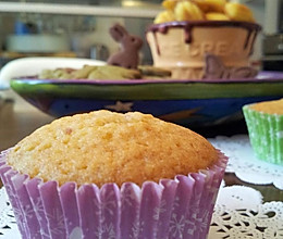 松软绵柔的纸杯蛋糕胚——鲜树莓cupcake的做法