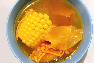 鱼胶虫草花玉米牛肉汤~回民朋友也能喝