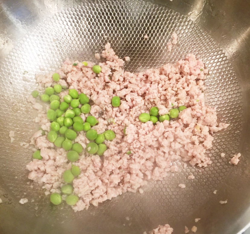 豌豆肉沫鸡蛋羹的做法图解3