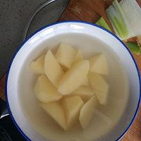 土豆炖排骨的做法图解4