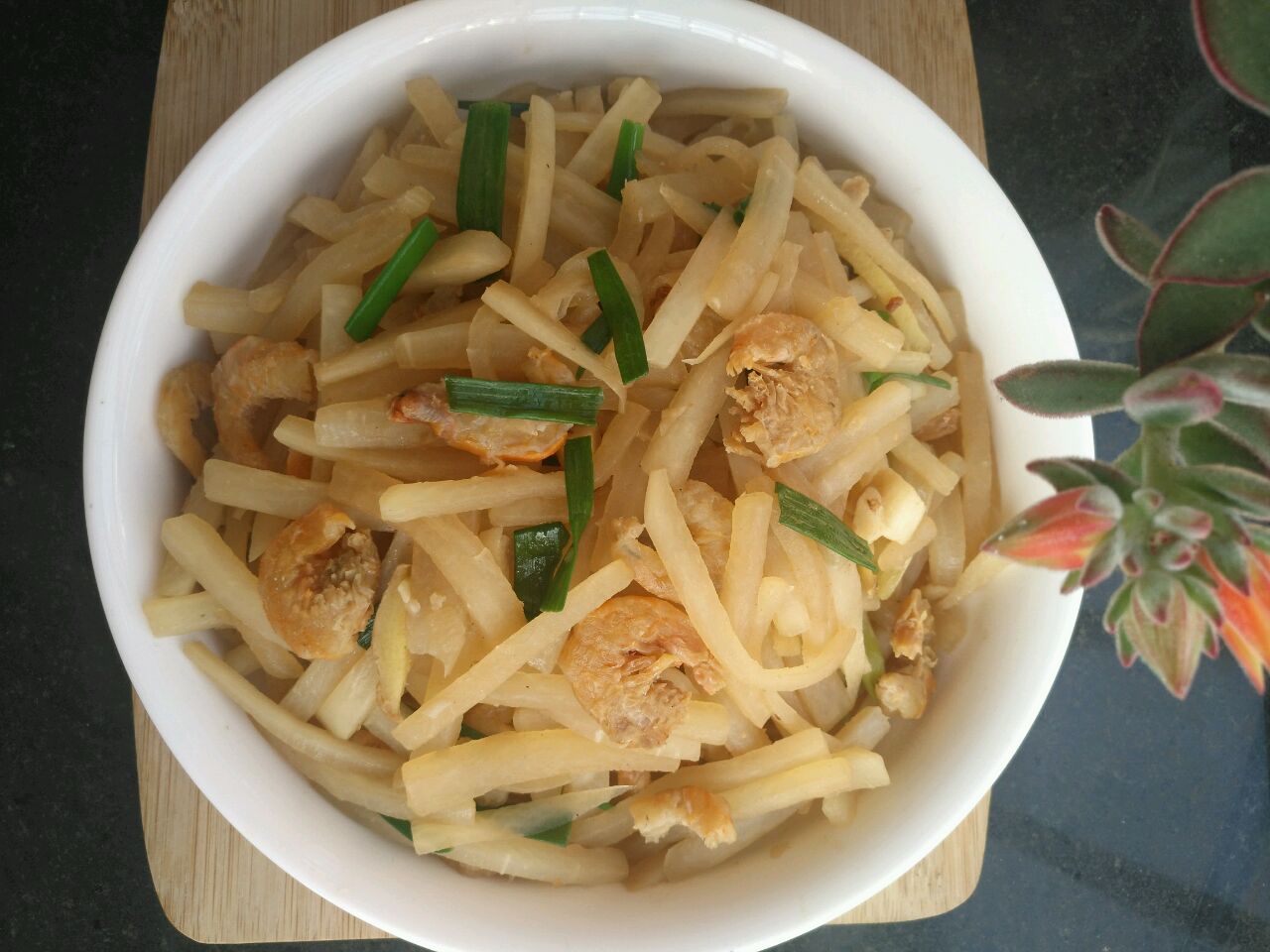 Braised white radish with shrimp