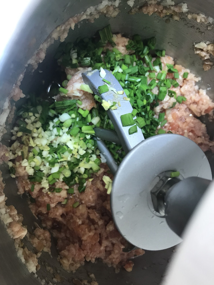 自制番茄藕丁肉馅饺子（厨师机版）的做法