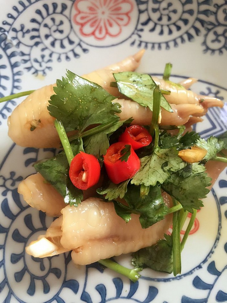 秘制酸辣鸡爪，够味！的做法