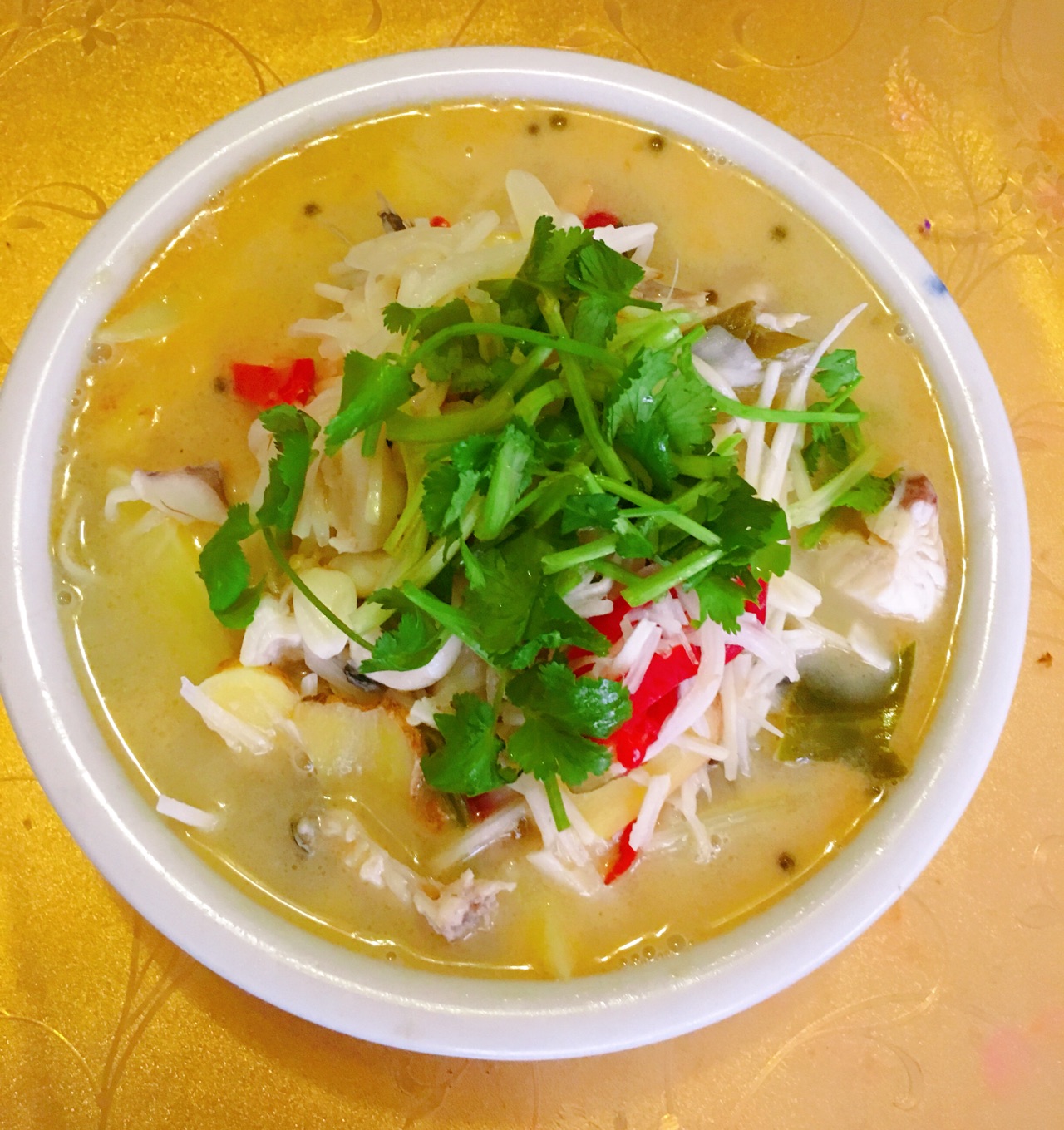 鱼头豆腐酸笋汤怎么做_鱼头豆腐酸笋汤的做法_豆果美食