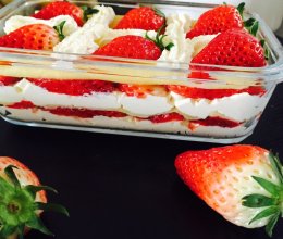 草莓饭盒千层的做法