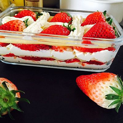 草莓饭盒千层
